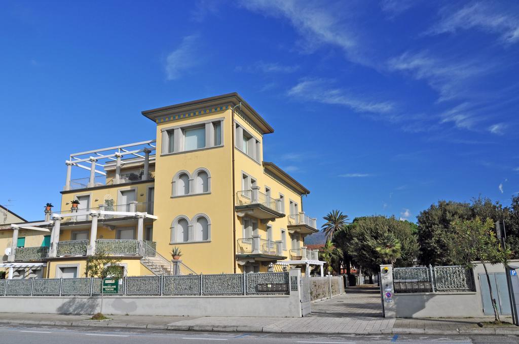 Holiday Apartments Fiumetto Марина-ді-П'єтразанта Номер фото