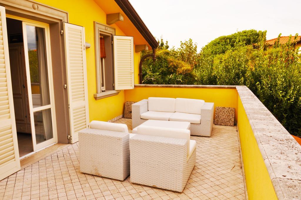 Holiday Apartments Fiumetto Марина-ді-П'єтразанта Екстер'єр фото