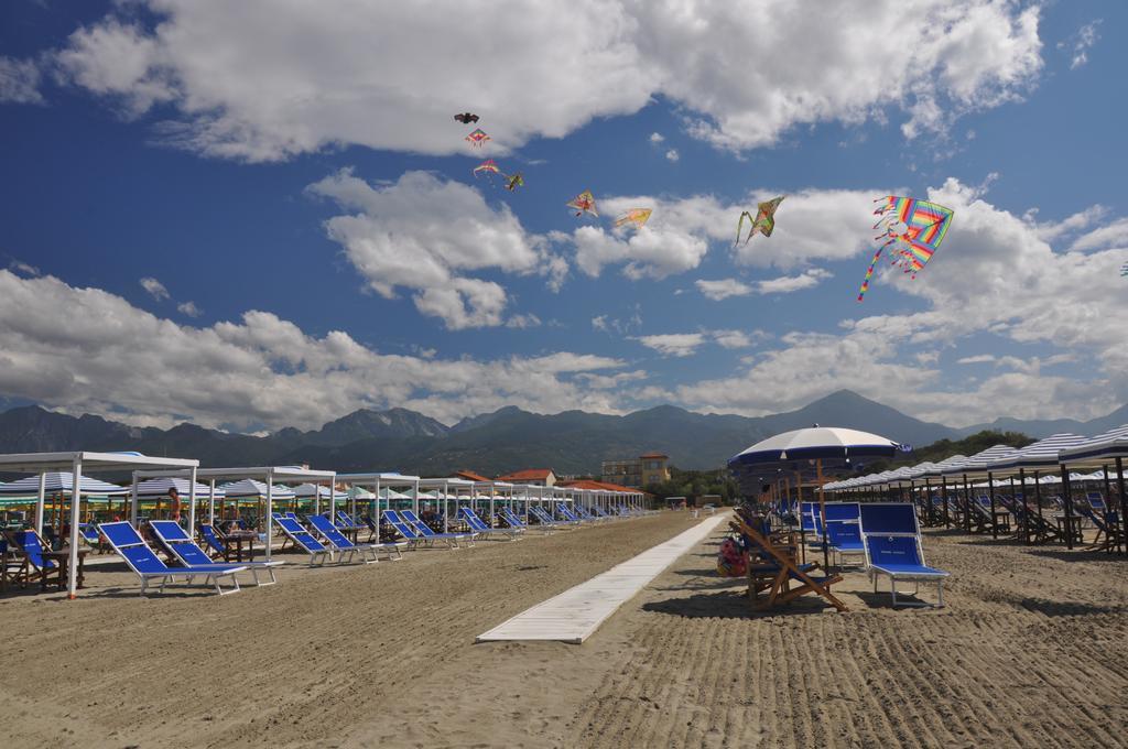 Holiday Apartments Fiumetto Марина-ді-П'єтразанта Екстер'єр фото