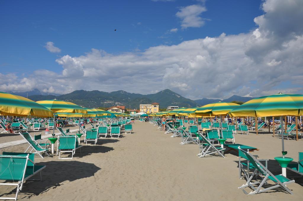 Holiday Apartments Fiumetto Марина-ді-П'єтразанта Екстер'єр фото
